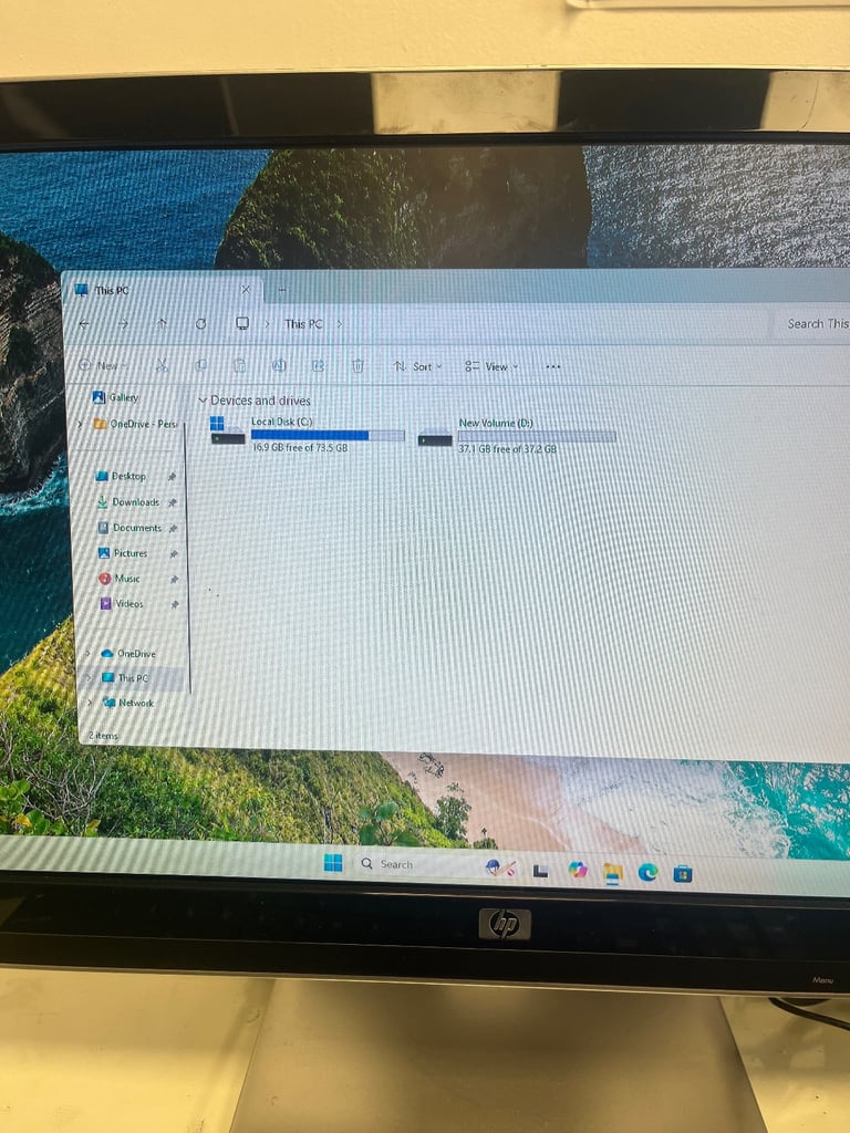 Hp mini pc Intel Pentium 120gb ssd. Intel hd graphics 510 8gb ram 20” monitor  windows 11 office 365