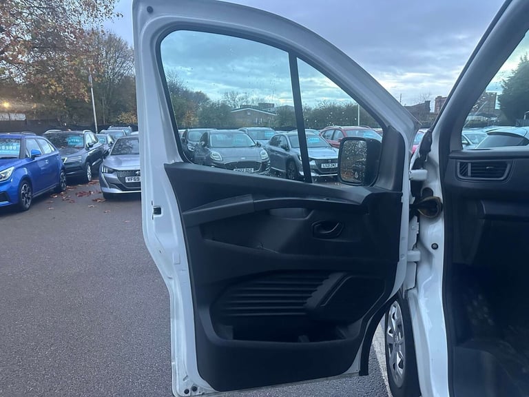 2022 Renault Trafic 2.0 Trafic LL30 Business Blue dCi Panel Van Diesel Manual
