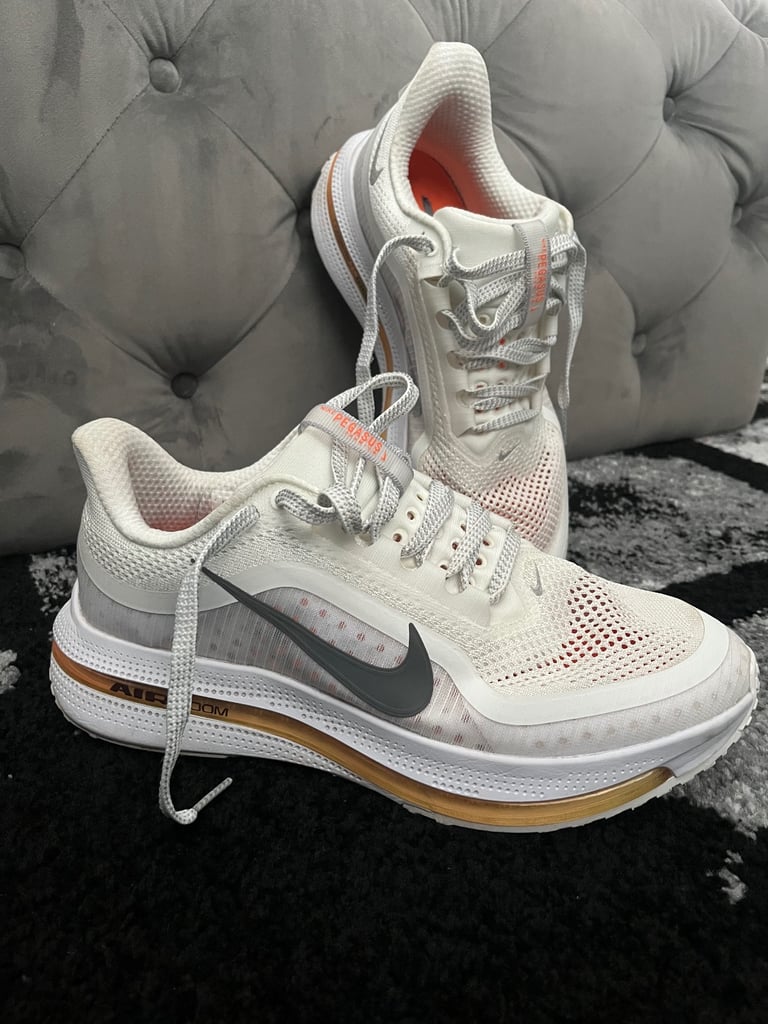 Men’s Nike Trainers. 