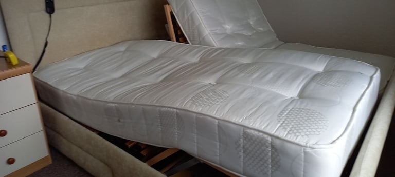 linked twin electric rise and recline bed - kingsize
