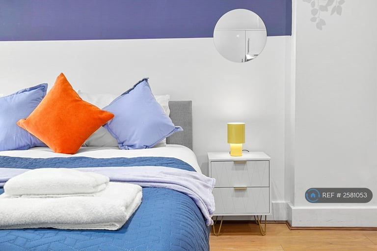 Studio flat in Roman Road, London, E3 (#2581053)