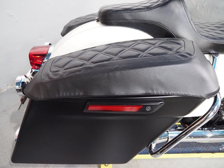 2014 Harley-Davidson FLHRC Roadking ,Stage 1 ,Vance & Hines ,some nice extras 
