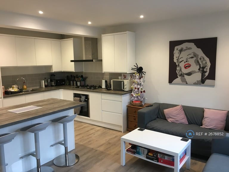 6 bedroom house in Battery Hill, Winchester, SO22 (6 bed) (#2678852)