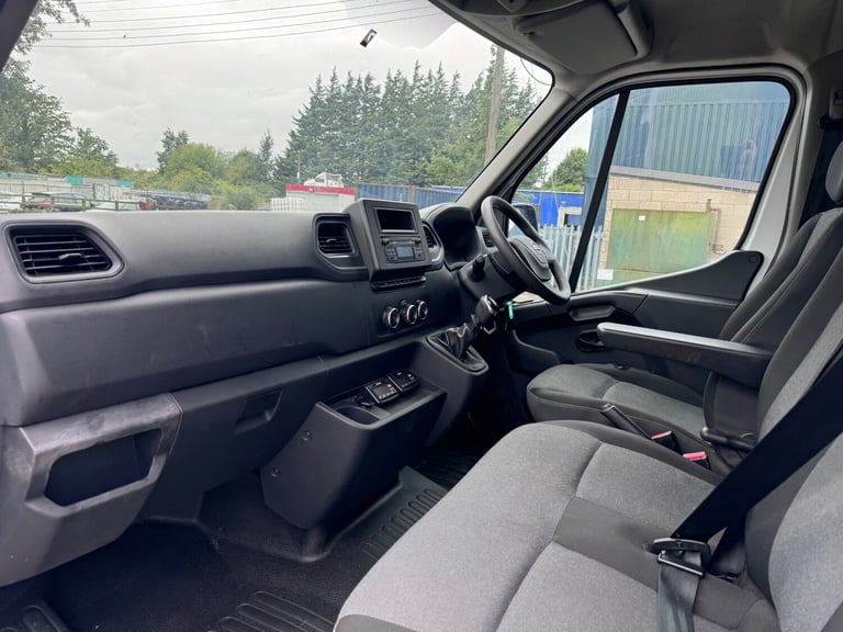 2020 Nissan NV400 Nissan NV400 2020 Mwb Fridge Van 2.3 dci 135ps MOT and Full History !! PANEL VA...