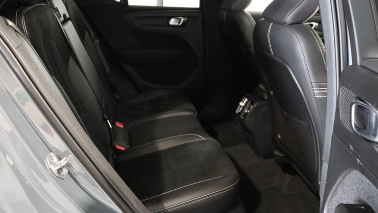  Volvo XC40 T3 R-Design (Lounge Pack, Sunroof, Harman Kardon, 360 Camera, BLIS) Petrol Automatic