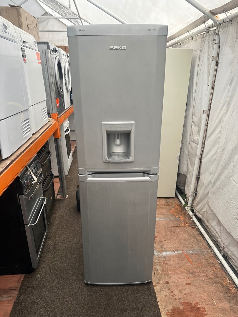 BEKO silver good condition frost free fridge freezer with water dispenser 