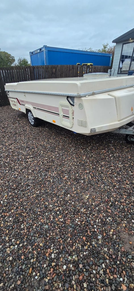 Lowliner 2 berth year 2000 light weight 