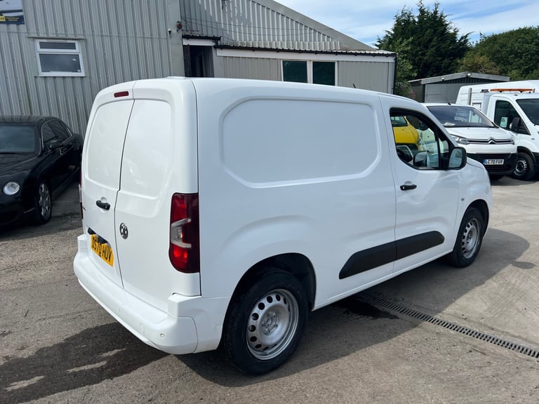 2020 Vauxhall Combo 2300 1.5 Turbo D 100ps H1 Sportive Van PANEL VAN Diesel Manual