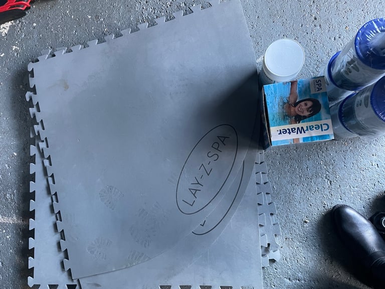 Lazy spa heating element and accessories and matting for spa