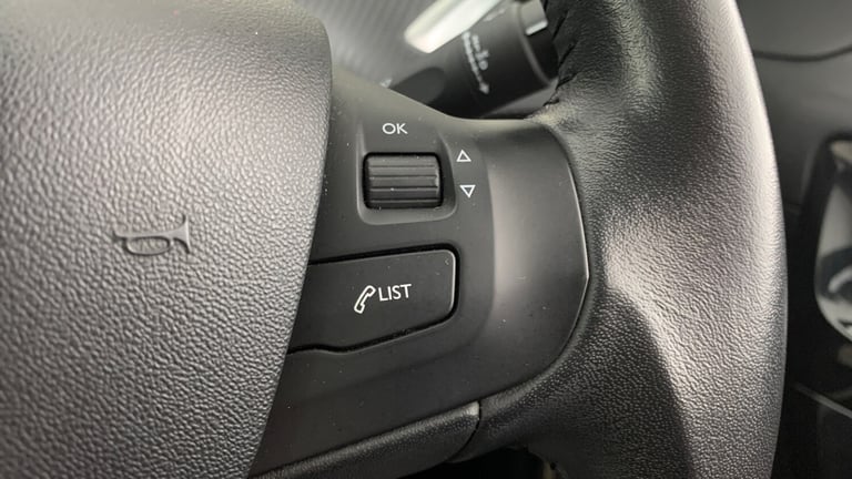 2016 Peugeot 208 1.2 PureTech XS White Hatchback 5dr Petrol Manual Euro 6 (82 ps) Hatchback Petro...