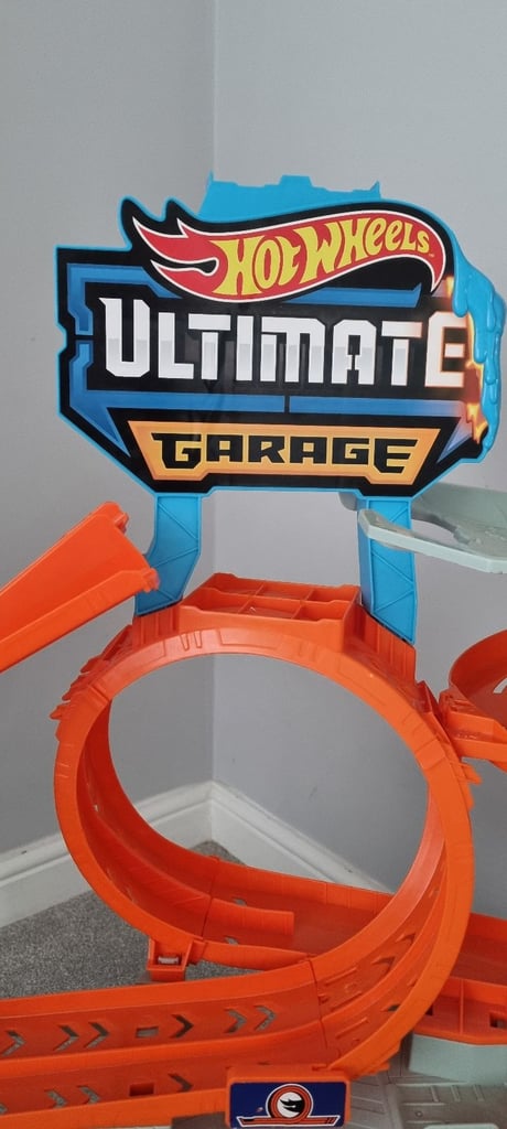 Hot wheels ultimate garage