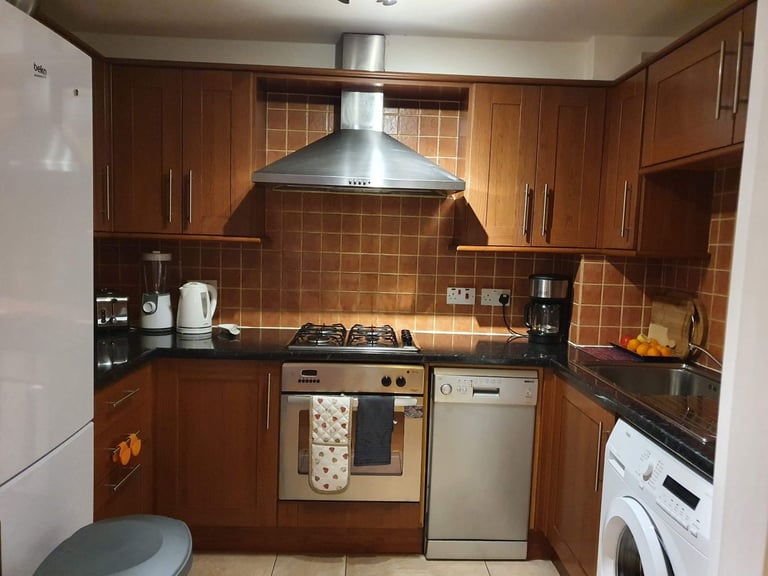 Modern, two bedroom furnished ground floor flat on Pirrie St. Leith, available 08/12/25, £1400 PCM