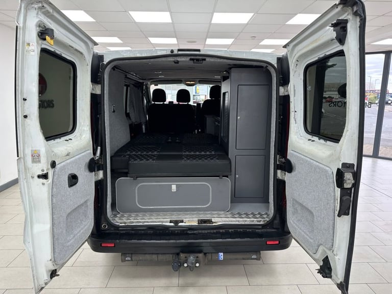 2015 Renault Trafic 1.6 dCi 27 Business camper conversion, 6 seats 5dr Diesel Manual SWB Standa C...