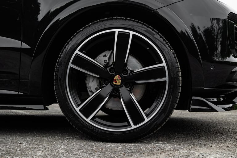 2023 Porsche Cayenne 3.0 V6 E-Hybrid 17.9kWh Platinum Edition TiptronicS 4WD Euro 6 (s/s) 5dr (3 ...