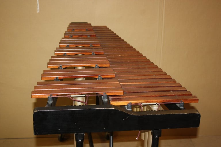 Yamaha YX-135 Standard Xylophone With Resonators 3 1/2 Octaves + Padauk Tone Bars ~ £700 ono