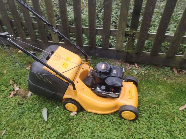 Mcculloch Petrol Lightweight Self-Propelled Lawnmower 