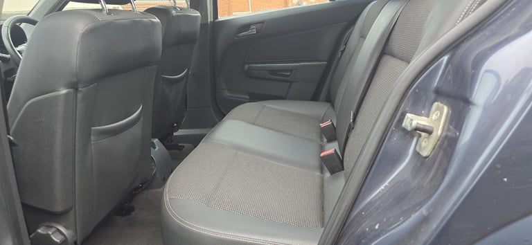 Vauxhall astra 1.8 5dr nissan toyota skoda Volkswagen honda peugeot ford suzuki citroen renault