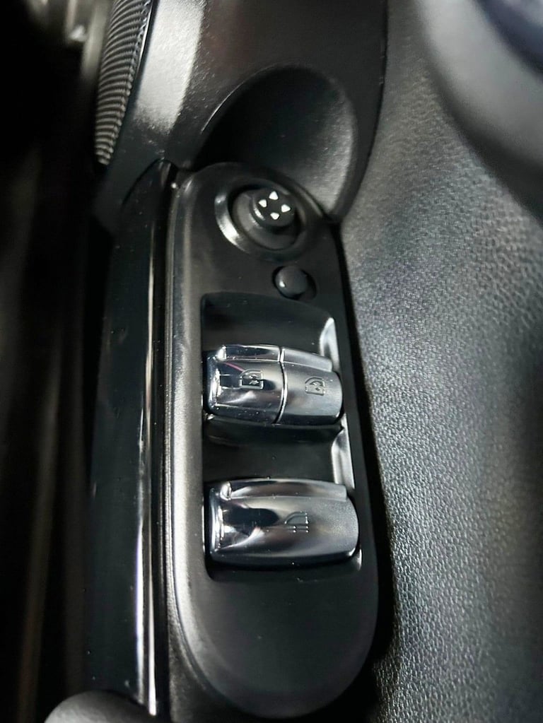 2021 MINI Convertible 1.5 Cooper Classic Convertible 2dr Petrol Manual Euro 6 (s/s) (136 ps) 1 OW...