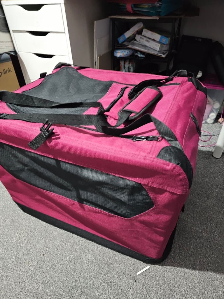 Very large cat or dog carrier 19w x 18h x 25.5L inch from Amazon basics