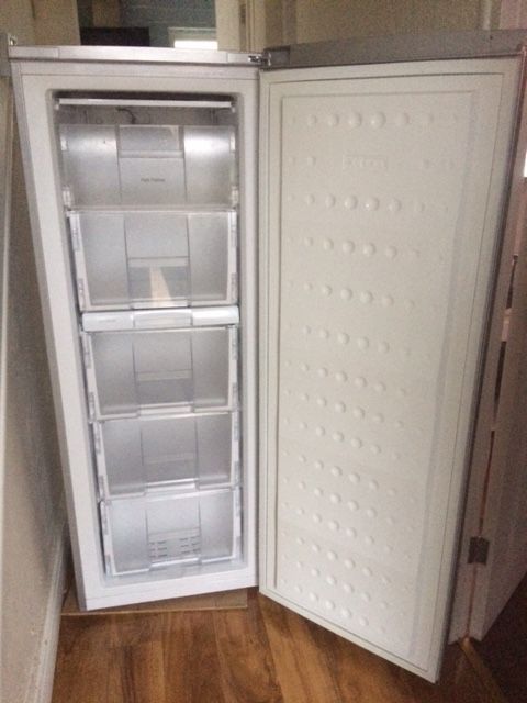 SILVER FROST FREE BEKO UPRIGHT FREEZER IN EXCELLENT WORKING CONDITION.