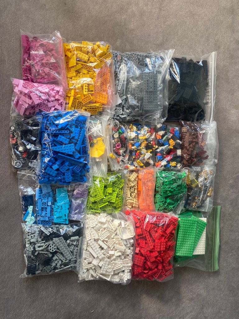 4kg Bulk Colour Coordinated Lego Pieces PLUS x7 Incomplete Sets