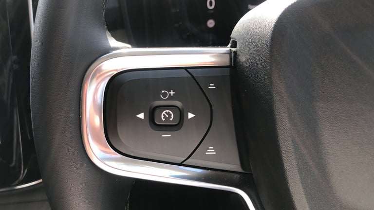 2023 Volvo XC40 2.0 B3P Plus Dark 5dr Auto Petrol Estate Estate Petrol Automatic