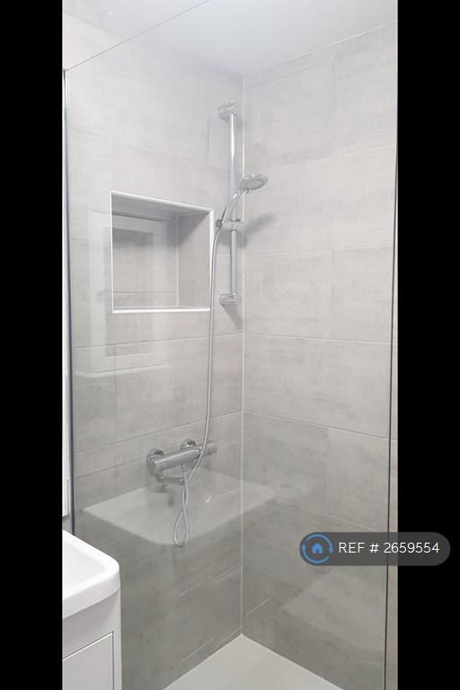 1 bedroom flat in Reginald Road, London, SE8 (1 bed) (#2659554)