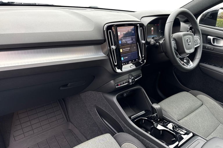2023 Volvo XC40 2.0 B3 MHEV Plus DCT Auto Euro 6 (s/s) 5dr SUV PETROL Automatic