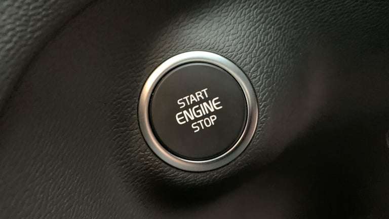 2024 Volvo XC40 2.0 B4 MHEV Plus SUV 5dr Petrol Hybrid DCT Auto Euro 6 (s/s) (197 ps) ESTATE Petr...