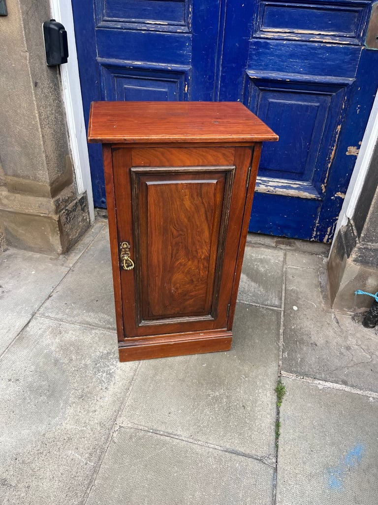 Mahogany Pot Cupboard/ Bedside . In good condition