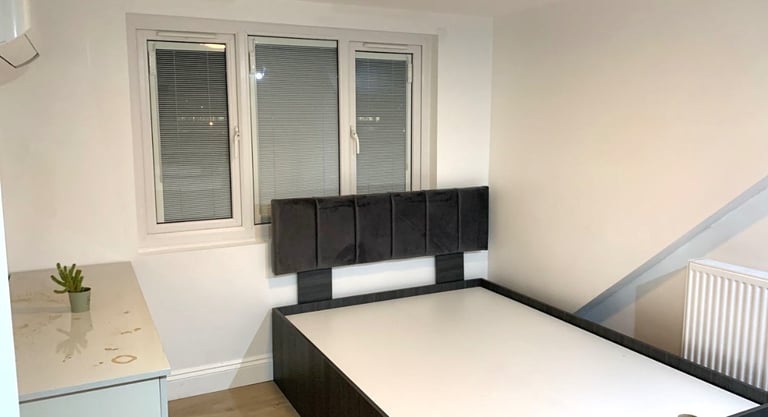 (Not a studio)Loft double room including bills for single occupancy POSTCODE E6 2PP