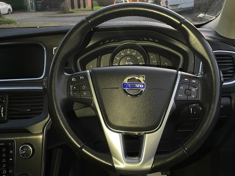 2015 Volvo V40 D4 [190] SE Lux Nav 5dr HATCHBACK DIESEL Manual