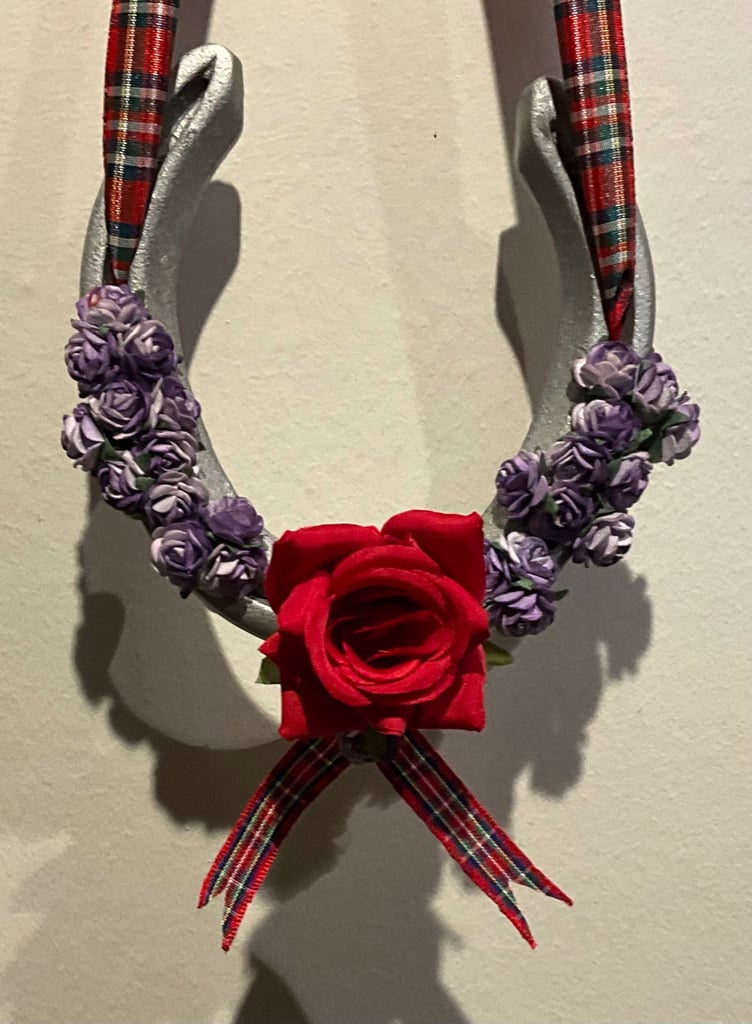 GENUINE ROYAL STUART Scottish horse shoe decor. Great for weddings, gifts 🎁 etc thanks