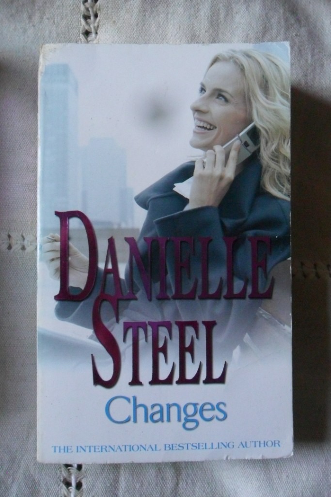 JOB LOT 8 DANIELLE STEEL BOOKS very good condition