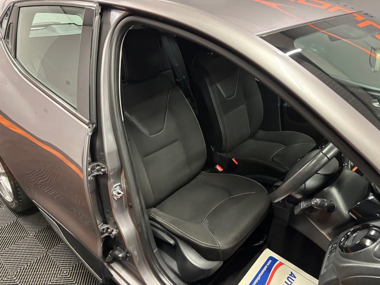 2015 Renault Clio 1.2 16V Dynamique Nav 5dr HATCHBACK Petrol Manual