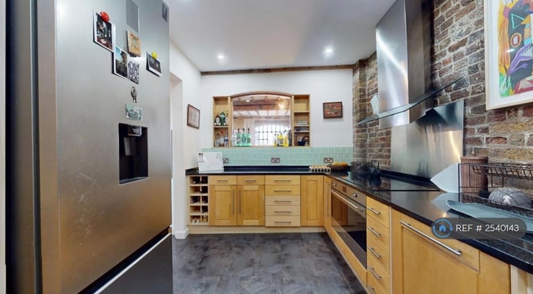 2 bedroom flat in Execution Dock House, London, E1W (2 bed) (#2540143)