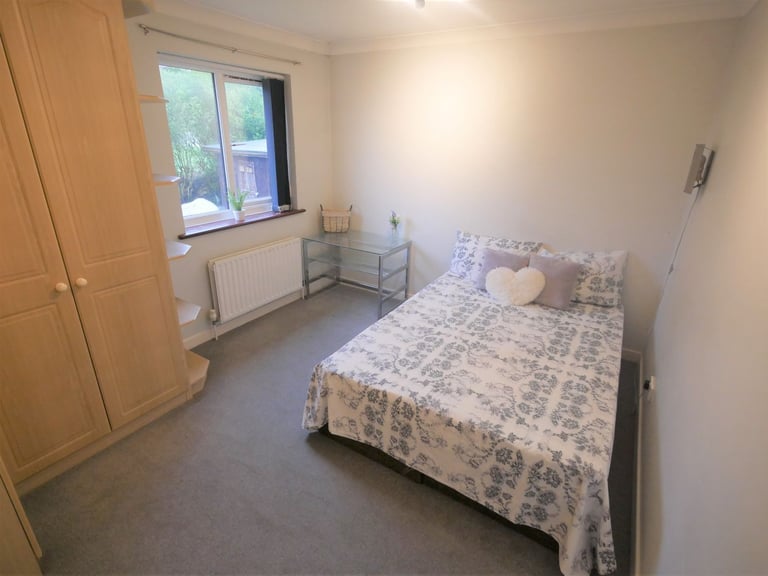 Double room to let in a HMO near Branksome Park area