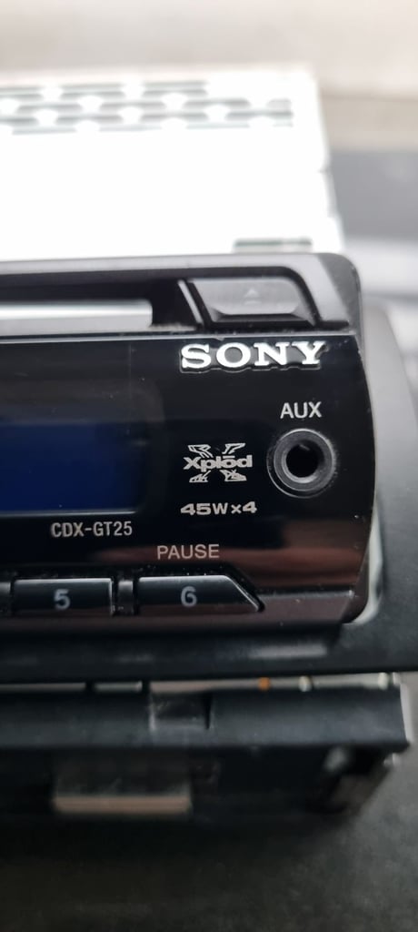 Sony Xplod car CD player head unit