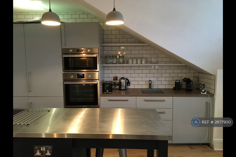 1 bedroom flat in Whitworth Road, London, SE25 (1 bed) (#2677900)