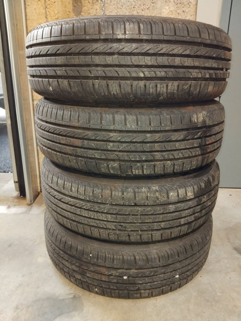 Toyota Yaris alloys with 185/60 R15 Tyres