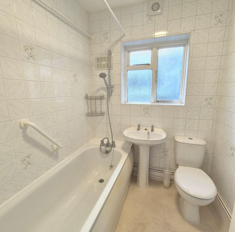 Brand new studio flat with private GARDEN for rent in  E17! 1 mins walk to station