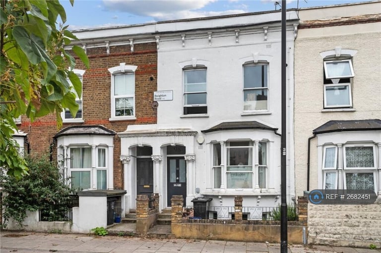 1 bedroom flat in Reighton Road, London, E5 (1 bed) (#2682451)