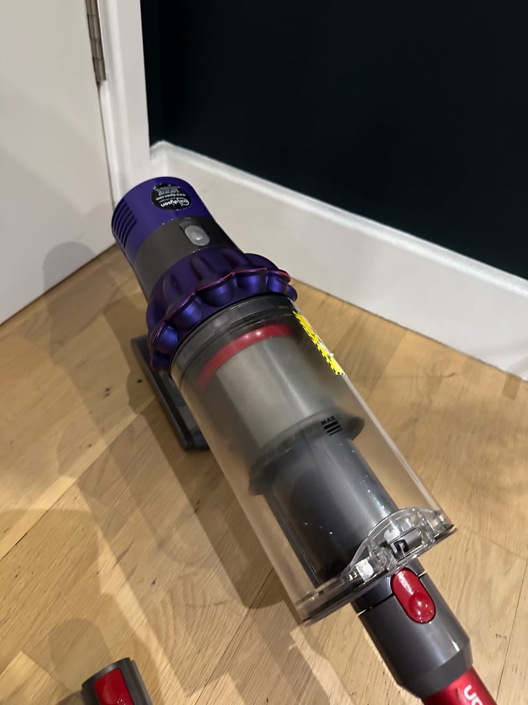 Dyson cyclone v10 total clean full bundle 