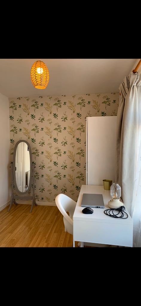 Large bedroom to let in newly refurbished house.