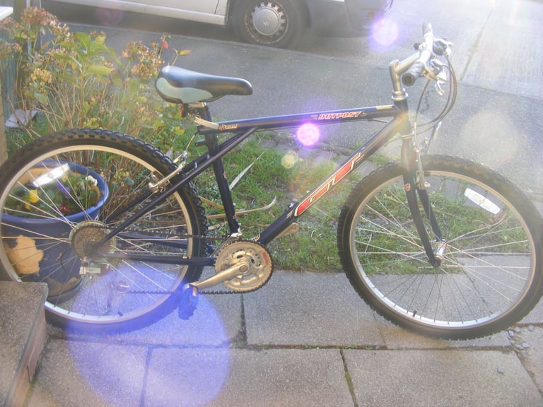 GT OUTPOST 26" WHEEL BIKE 16" FRAME IN GREAT WORKING CONDITION