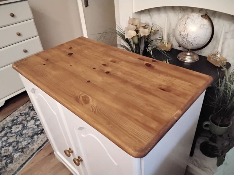 SIDEBOARD 