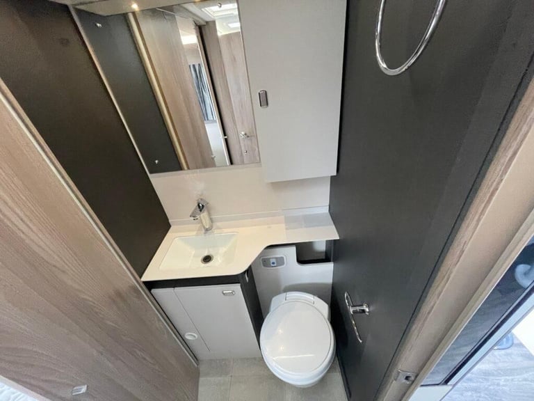 Swift Voyager 594 4 Berth 4 Belt automatic 3500kg motorhome 