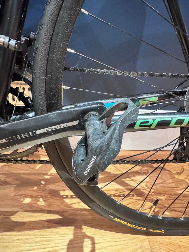 54cm Road Bike - Carrera Vanquish - Black and Green
