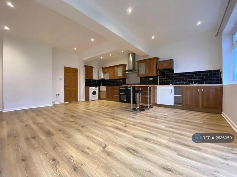5 bedroom house in Beechcroft Gardens, Wembley, HA9 (5 bed) (#2636950)