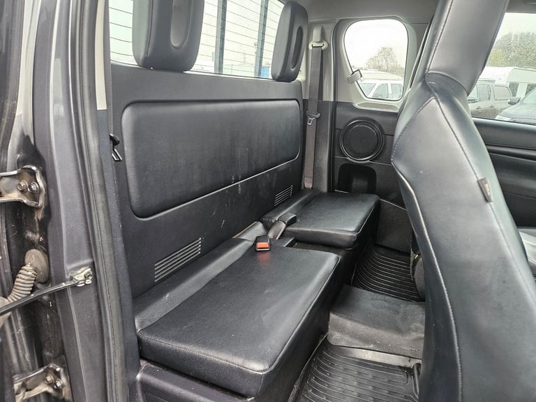 2022 ON 72 PLATE TOYOTA HILUX ACTIVE D-4D 4WD 150BHP 2400CC KING CAB PICKUP ULEZ
